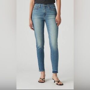 Levi’s 312 Shaping Slim Blue Denim Jeans Women’s Size 30 30 Casual Flattering